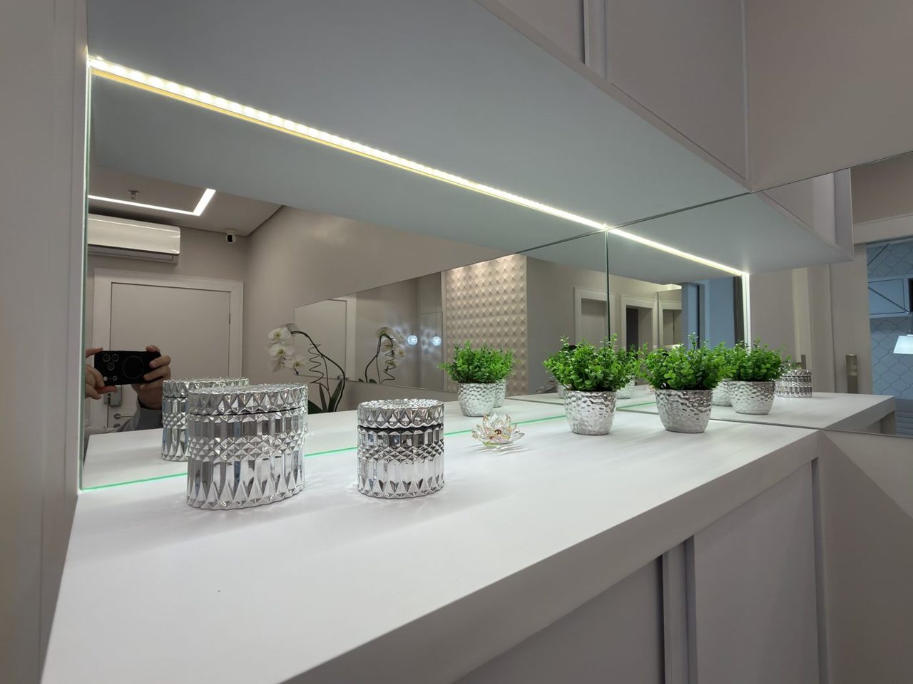 Ambiente clean e iluminado da Clínica Karina Marani